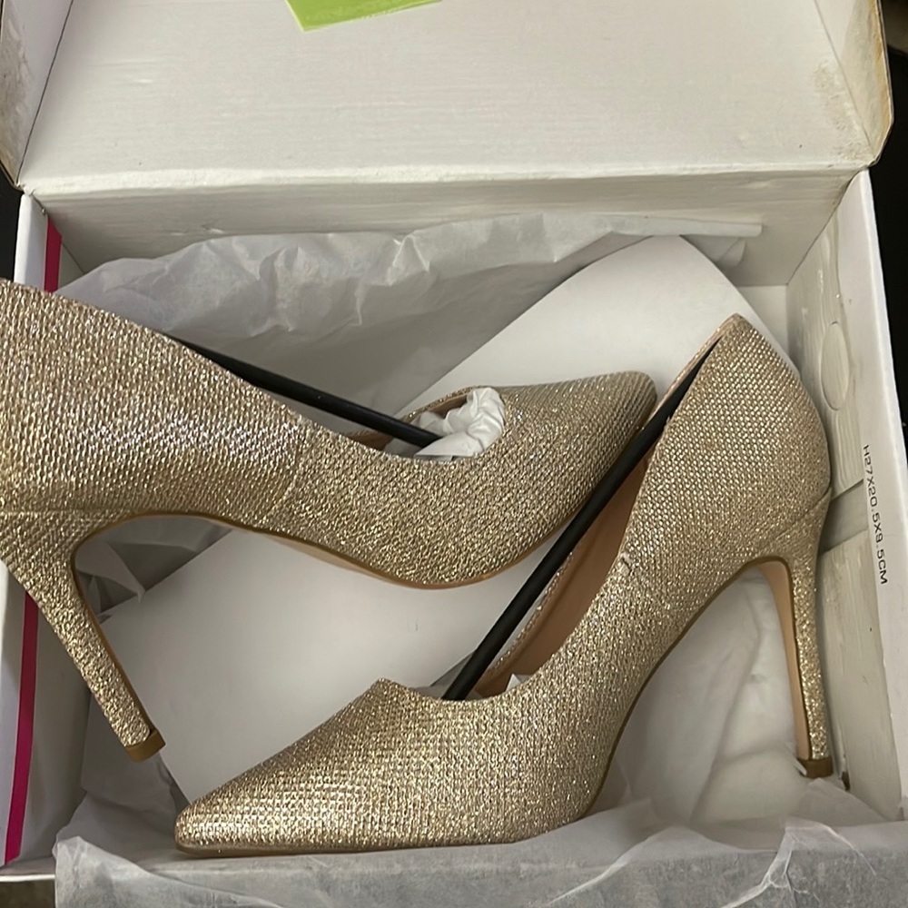 Glitter pump heels✨